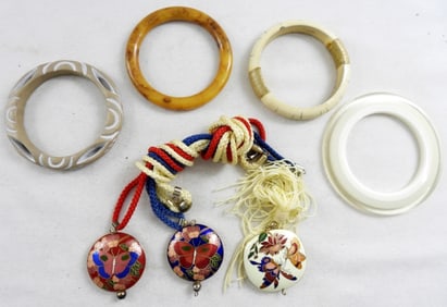 STUNNING BUTTERFLY PENDANTS & BANGLE SET