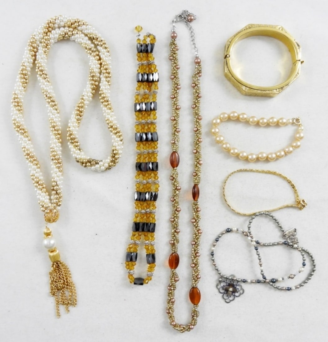LADIES FASHION NECKLACE & BRACELET LOT: 4 NECKLACES (LENGTHS: 16-24IN), AND 3 BRACELETS