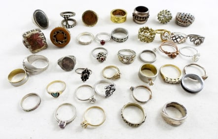 LARGE LOT ASSORTED RINGS (40)