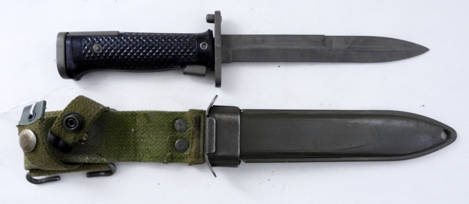 11 1/2" MILITARY BAYONET w/SCABBARD: NO MAKERS MARK - NICE CONDITION