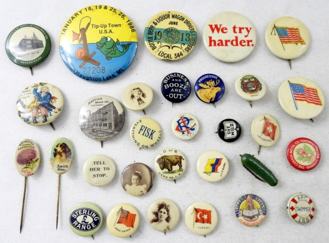 30 VINTAGE PINS ASSORTED LOT: 30 VARIETY OF VINTAGE PINS (FLAGS, ACTRESSES, TEXT, AND MORE!)