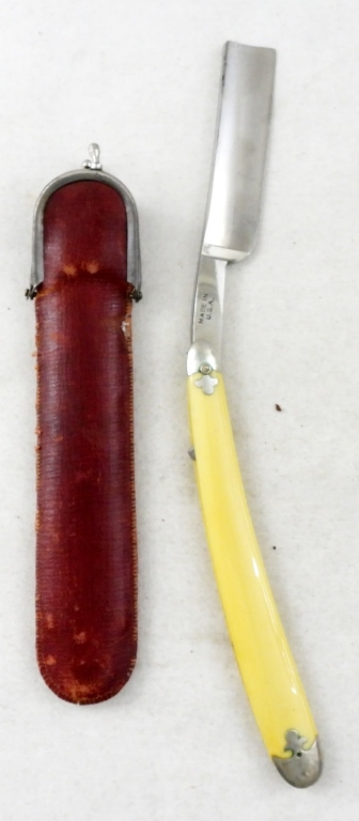 VTG GREAT CONDITION NATIONAL MFG RAZOR: VINTAGE THE NATIONAL RAZOR MFG CO MADE IN USA, BLADE STILL SHARP, IN LEATHER CASE