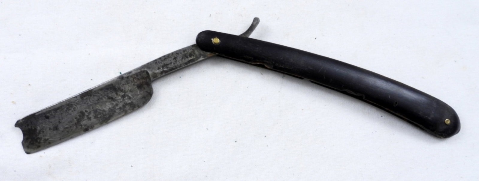 HENRY & SONS VINTAGE RAZOR: SLIGHT DAMAGE ON HANDLE, VINTAGE HNERY & SON 380 RAZOR 'FINE INDIA STEEL' ENGRAVED INTO RAZOR