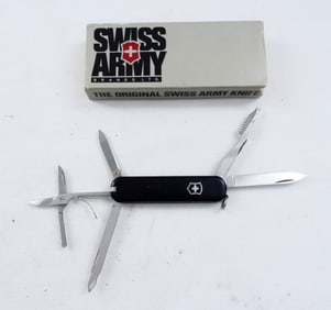 BLACK EXECUTIVE SWISS ARMY KNIFE IN BOX