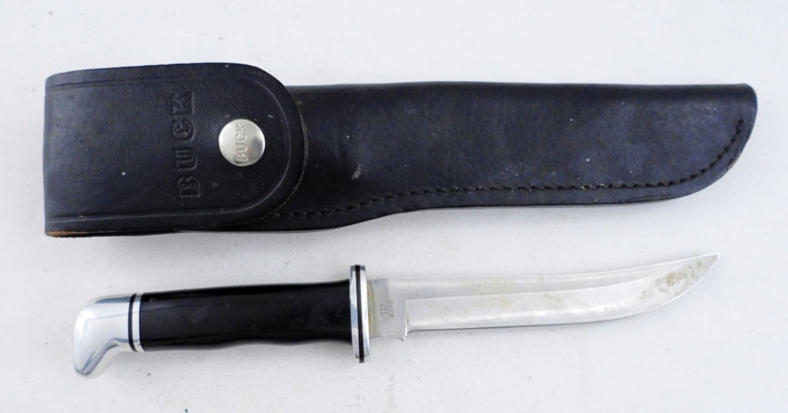 VINTAGE BUCK 121 USA FIXED BLADE KNIFE: VINTAGE BUCK 121 USA FIXED BLADE KNIFE/FISHING KNIFE, IN BLACK LEATHER SHEATH