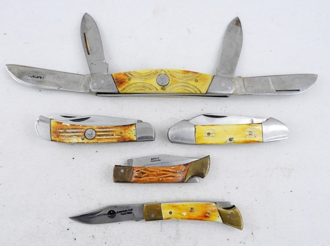 (5) HAND MADE BONE HANDLE KNIVES: 5 STUNNING BONE HANDLED POCKET KNIVES, 3 HAVE A DOUBLE BLADE, 1 HAS A SINGLE BLADE, 1 HAS 3 BLADES. ALL IN GOOD CONDITION, PRE OWNED.