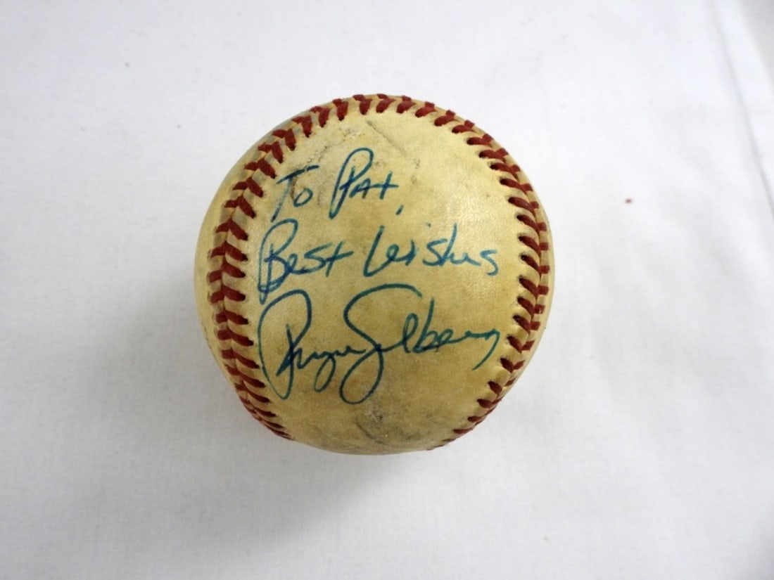 RYNE SANDBERG SIGNED BASEBALL (1 of 2)