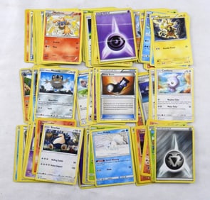 POKEMON LOT (90 CARDS)