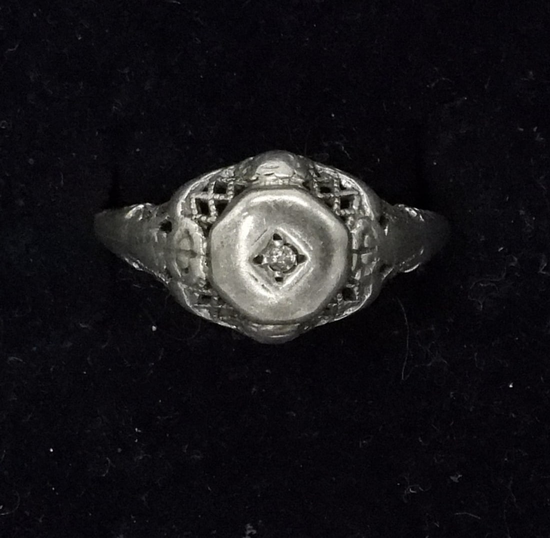 ANTIQUE DIAMOND BRIDAL RING 925: ANTIQUE DIAMOND (TESTED AS REAL) STERLING SILVER RING. IN GREAT SHAPE FOR THE AGE! SIZE 6. 1.8 DWT