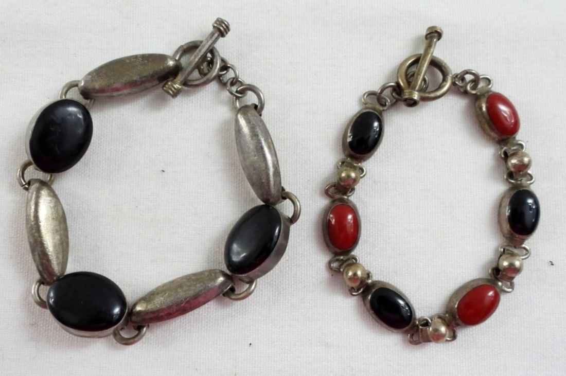 MEXICO BLACK, RED, & SIVLER 925 BRACELETS (2): MEXICO, BOTH LENGTHS APPROX 6-7IN, 33.7 DWT