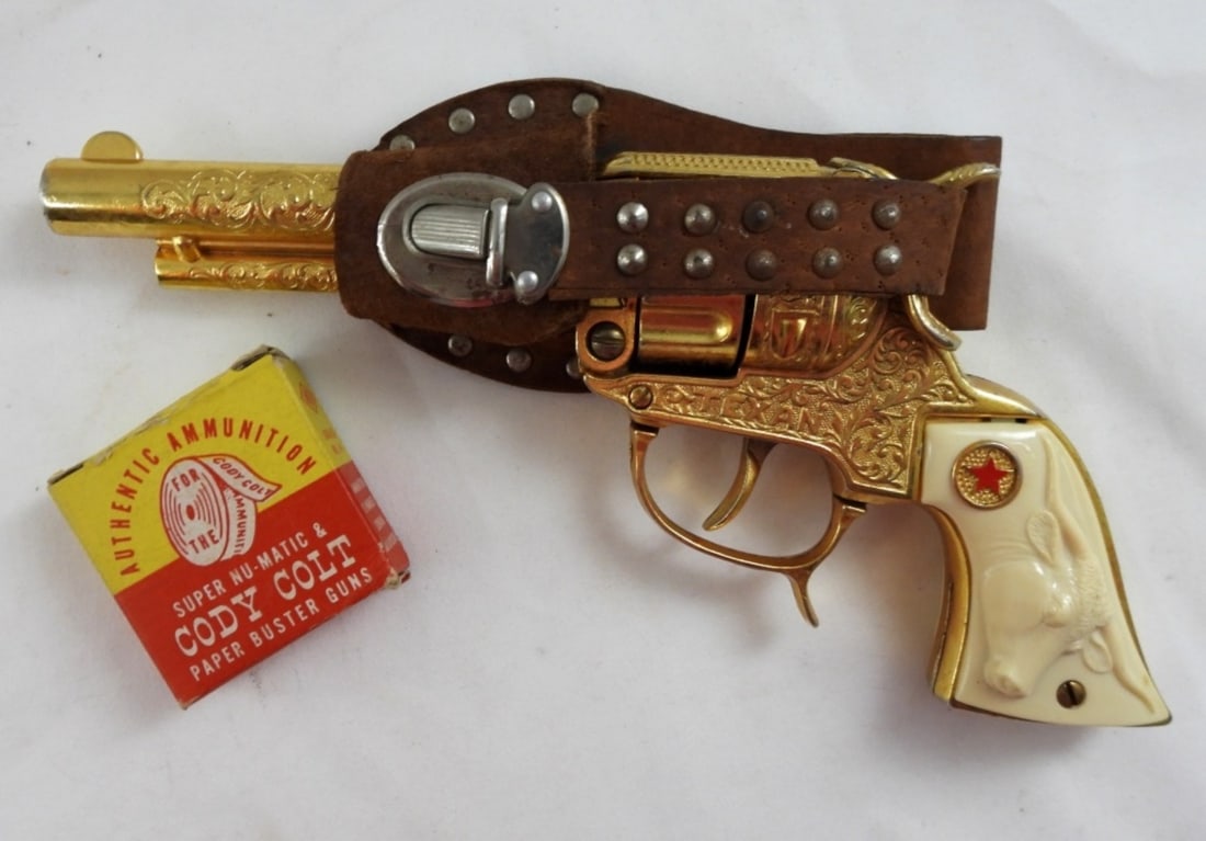 HUBLEY TEXAN CAP GUN w/HOLSTER & CAPS: WORKING CONDITION - GOLD TONE w/CLASSIC LONGHORN HANDLE