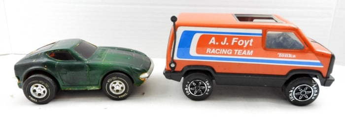 (2) VTG TONKA METAL CARS / A.J. FOYT