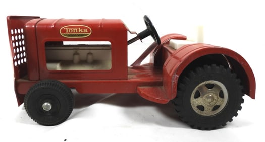 TONKA TRACTOR TUG 1960s RED