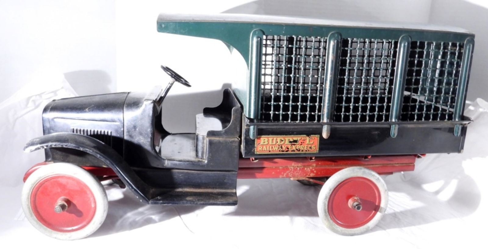 BUDDY "L" RAILWAY EXPRESS METAL TRUCK (1 of 8)