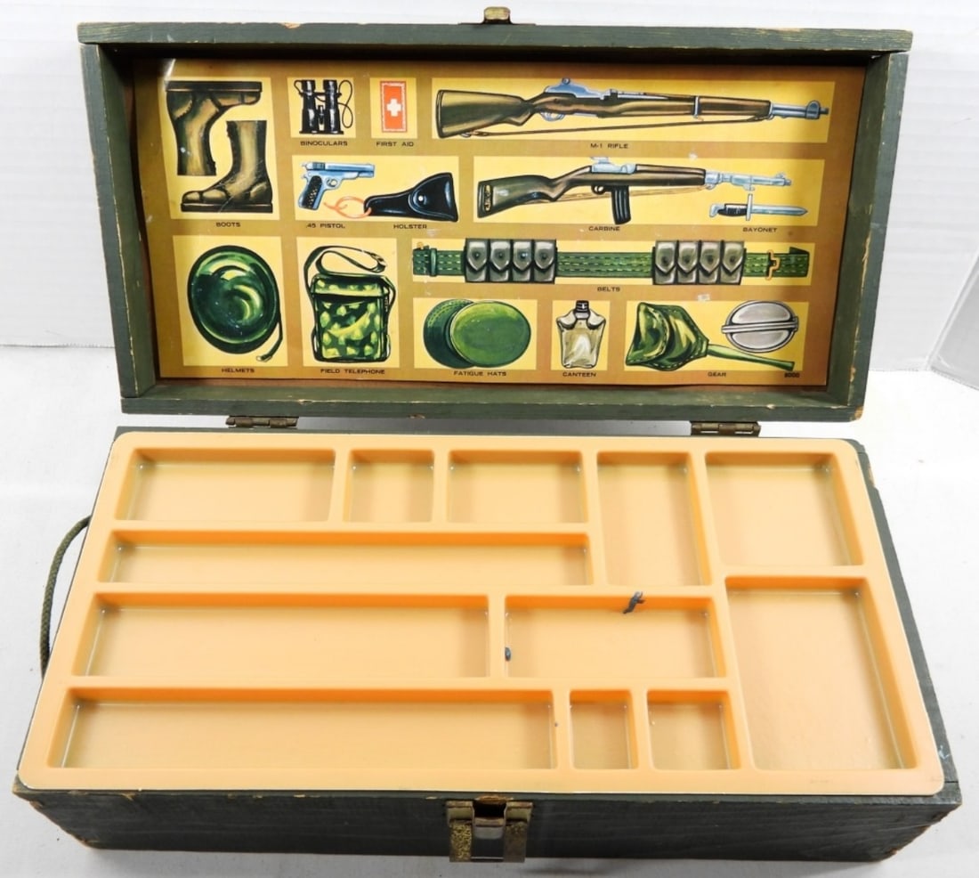 VINTAGE GREEN WOODEN GI JOE FOOT LOCKER (1 of 3)