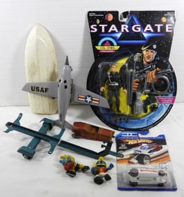 MIXED TOY LOT - STARGATE, HOT WHEELS,