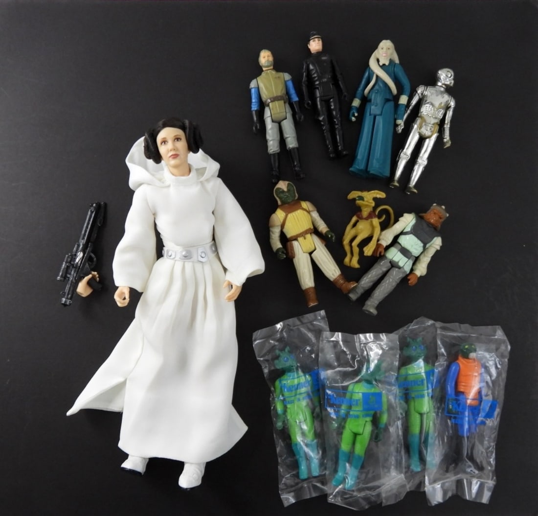 PRINCESS LEIA ACTION FIGURE AND MORE: 10IN PRINCESS LEIA ACTION FIGURE IN GREAT CONDITION WITH 1 GUN ACCESSORY, ALSO ASSORTED 10 STAR WARS FIGURINES (3 KENNER BRAND NEW IN PACKAGING), BID NOW!