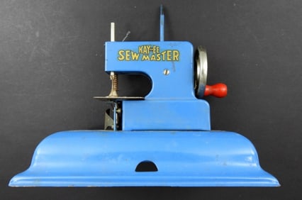 KAY AN EE SWE MASTER TOY SEWING MACHINE