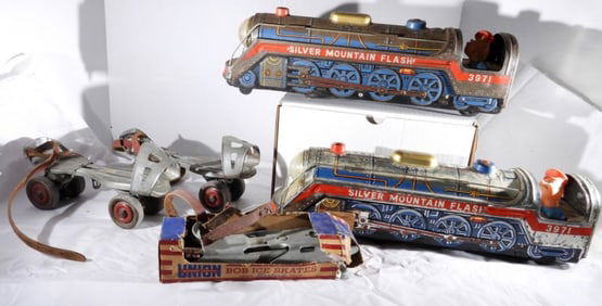 VTG ROLLER BLADES & TIN TRAINS