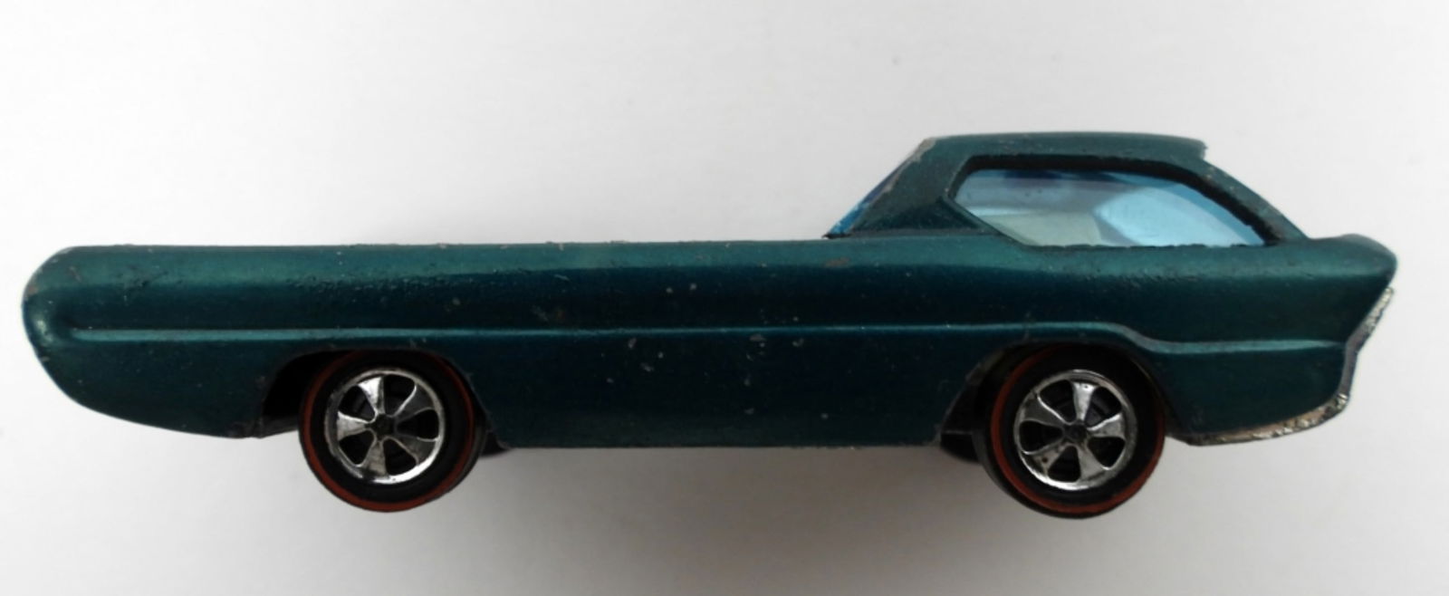 HOT WHEELS 1967 DEORA HONG KONG BLUE: 1967 HOT WHEELS DEORA HONG KONG BLUE- IN GOOD CONDITION DOES SHOW SOME WEAR ON THE PAINT. PREOWNED.