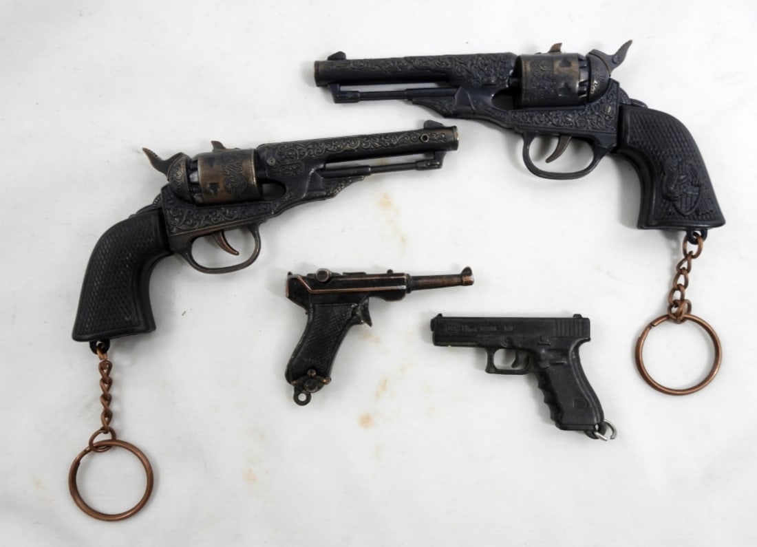 TOY GUN / KEY CHAIN LOT: (2) 5" (2) MINI