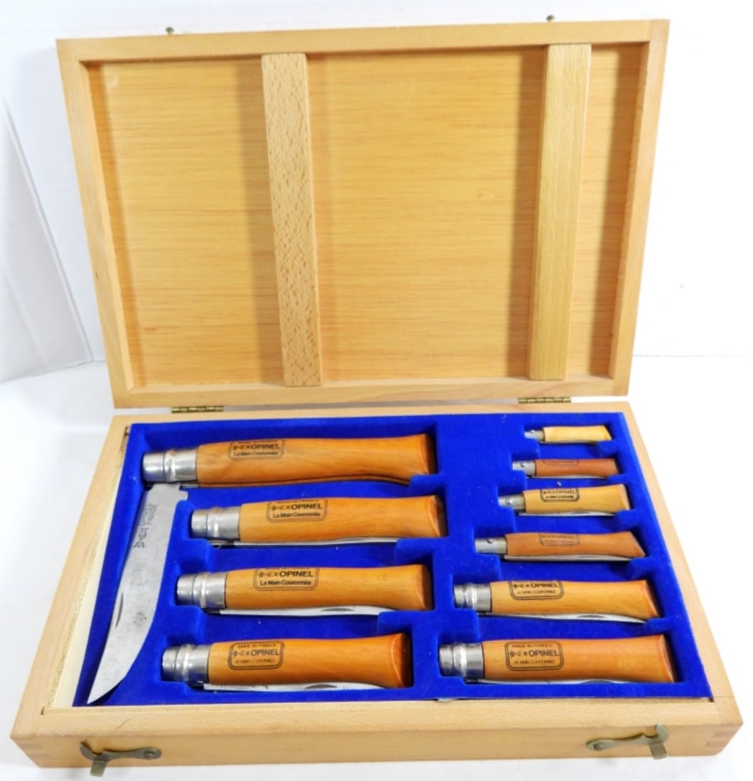 OPINEL FOLDING KNIFE SET IN ORIGINAL WOOD BOX: FULL SET OF OPINEL MADE IN FRANCE 'LA MIAN COURONNEE' FOLDING KNIFES. IN ORIGIANL WOOD BOX