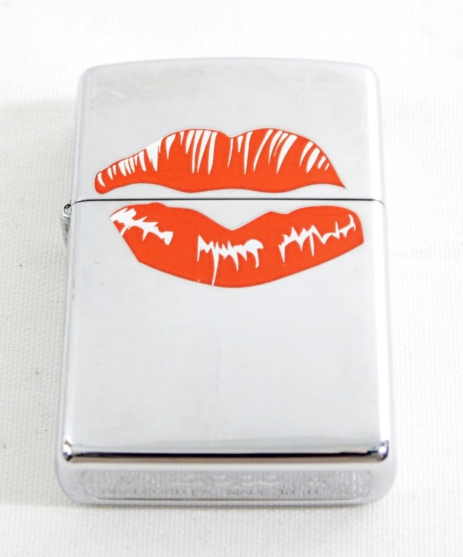 2007 HOT LIPS ZIPPO: RETRO 2007 HOT LIPS ZIPPO- FIRED- IN GOOD CONDITION. PREOWNED.