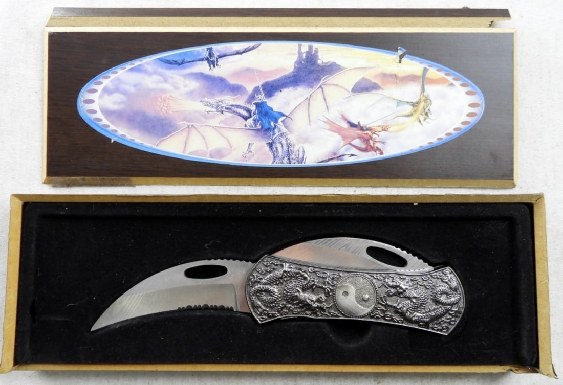 TWIN BLADE  LOCKBACK KNIFE  IN DISPLAY BOX (1 of 4)