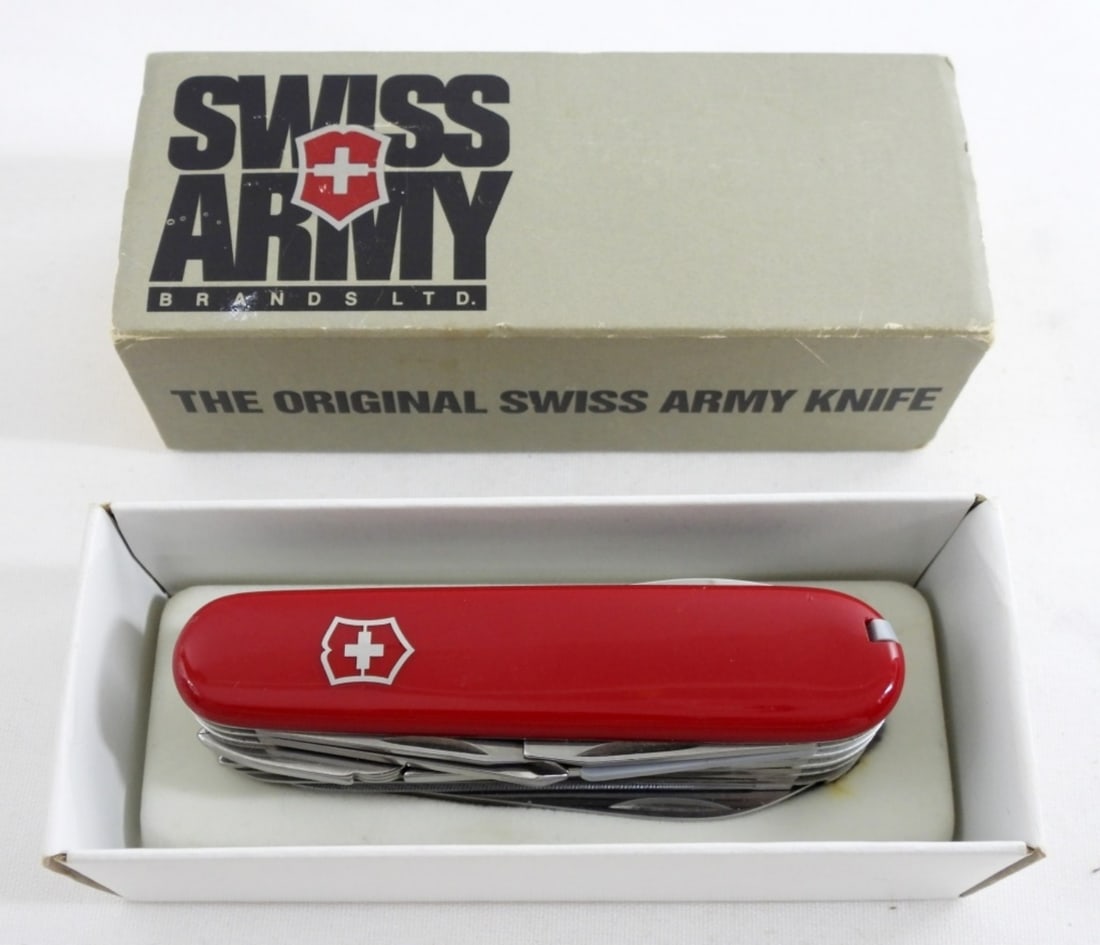 SWISS CHAMP VICTORINOX MULTI-FUNCTION: NEW in BOX