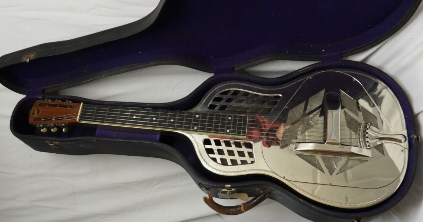 NATIONAL TRICONE YEAR 1938: L9825 / COLLECTOR UNIT / SQUARE NECK / BEAUTIFUL INSTRUMENT