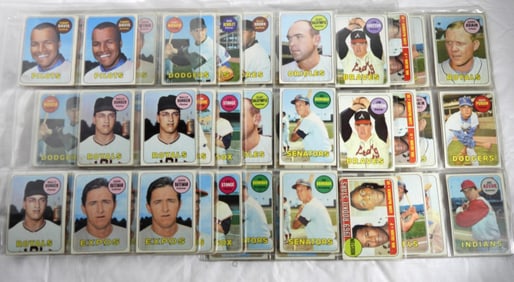(756) 1969 TOPPS BASEBALL CARDS in ALBUM