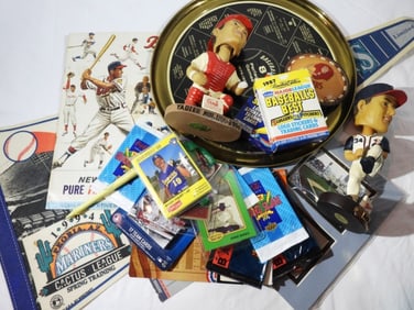 SPORTS COLLECTORS MYSTERY BOX