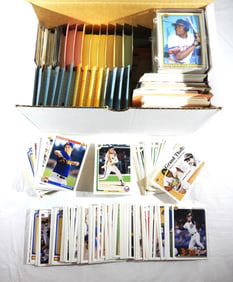 LARGE LOT 900+ BASEBALL CARDS