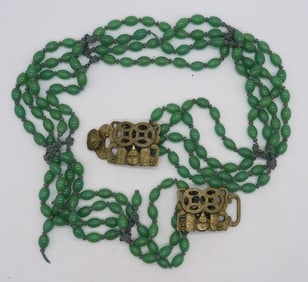 VINTAGE GREEN BEADED NECKLACE