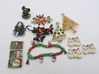 (13) CHRISTMAS LOT
