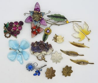 (13) VINTAGE BROOCHES