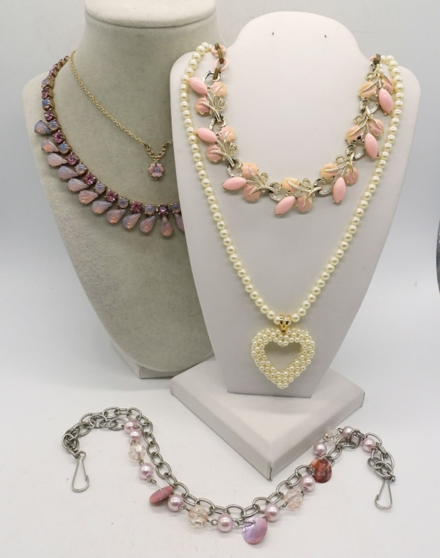 (5) PINK COLORS FASHION NECKLACES: FIVE FASHION NECKLACES, PINK COLORS. 13"-17".
