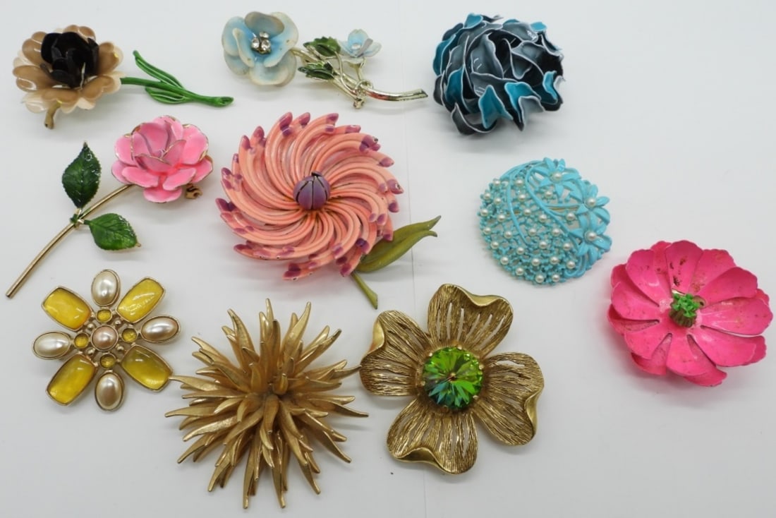 (10) VTG FLORAL SHAPED BROOCHES (1 of 2)