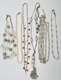 (6) PRETTY PEARL NECKLACES