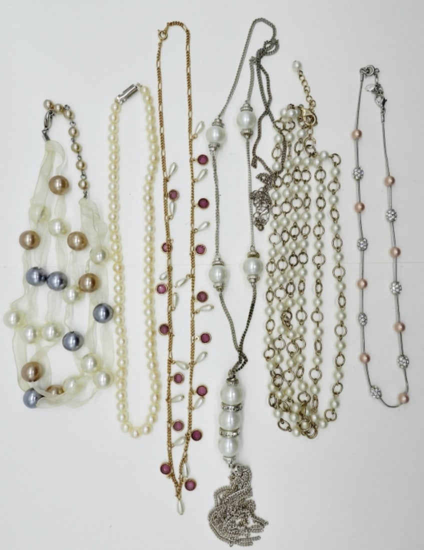 (6) PRETTY PEARL NECKLACES: 6 PRETTY FAUX PEARL NECKLACES. 14"-34".