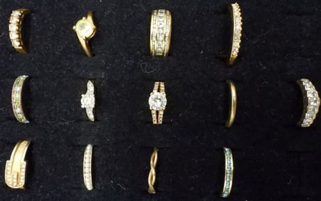 (13) GOLD TONE FASHION RINGS