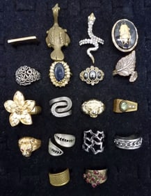 (18) COSTUME FASHION RINGS