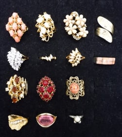(14) GOLD TONE GEMSTONE RINGS