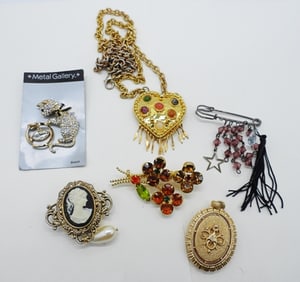 CAMEOS, BROOCHES, GEMSTONES