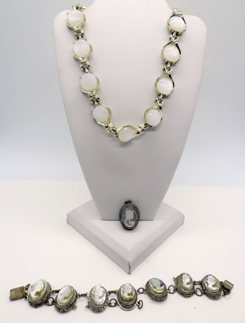 CAMEO BRACELET & PENDANT (MOP) & MORE: VINTAGE MOTHER OF PEARL, SILVER TONE CAMEO BRACELET (7") & MATCHING PENDANT (1"). (BRACELET NEEDS REPAIR!). GOLD TONE VINTAGE NECKLACE 18".