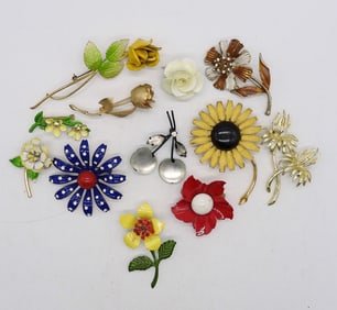 (12) VTG WEISS / CARA  & MORE PINS