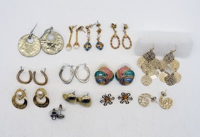 (13) PIERCED FASHION EARRINGS