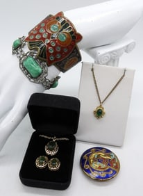 GREEN GEMSTONE & ENAMELED JEWELRY