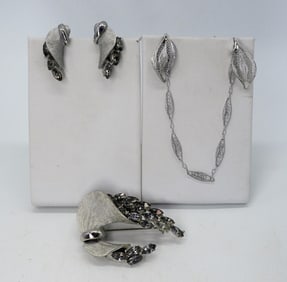 VTG RHINESTONE SET +