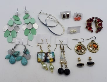 (11) PAIR OF PRETTY PIERCED EARRINGS